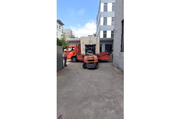 -60℃~200℃高低溫控溫設備出廠發貨現場視頻